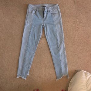 American Eagle Two tones light blue cropped jeans!